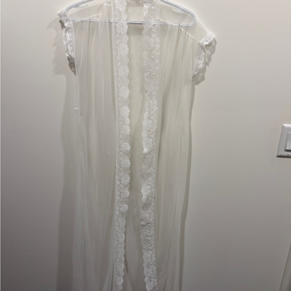 Vintage White Lace Bridal Robe